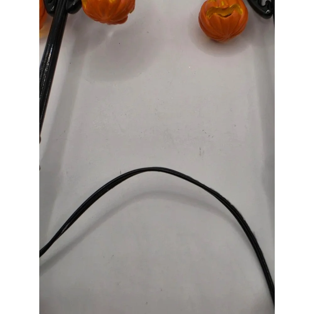 Department 56 Snow Village Halloween Gothic Street Lamp Vulture 2pc Set 56.52961